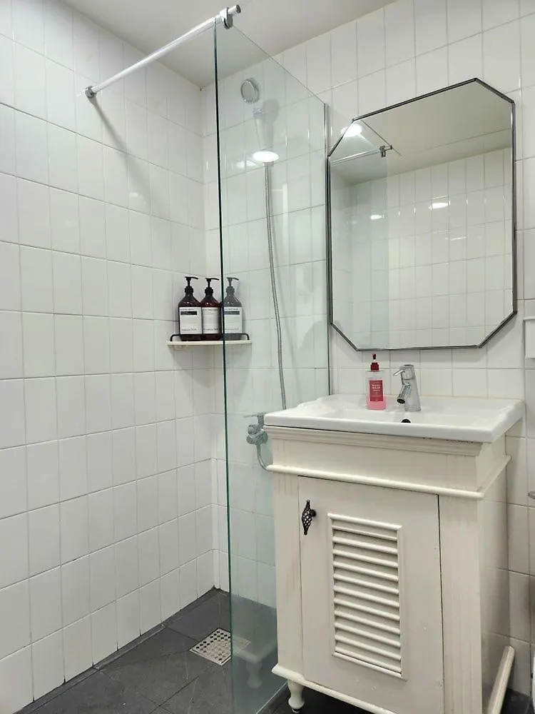 Apartmán Modern House Across From Sinsa Garosu-Gil, Internet Tv, Parking Available Soul
